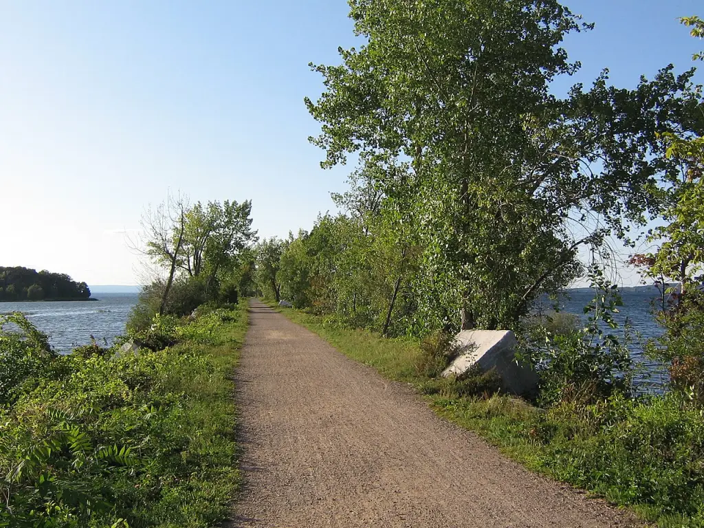 Island Line Trail & Colchester Causeway Island Line Trail & Colchester Causeway